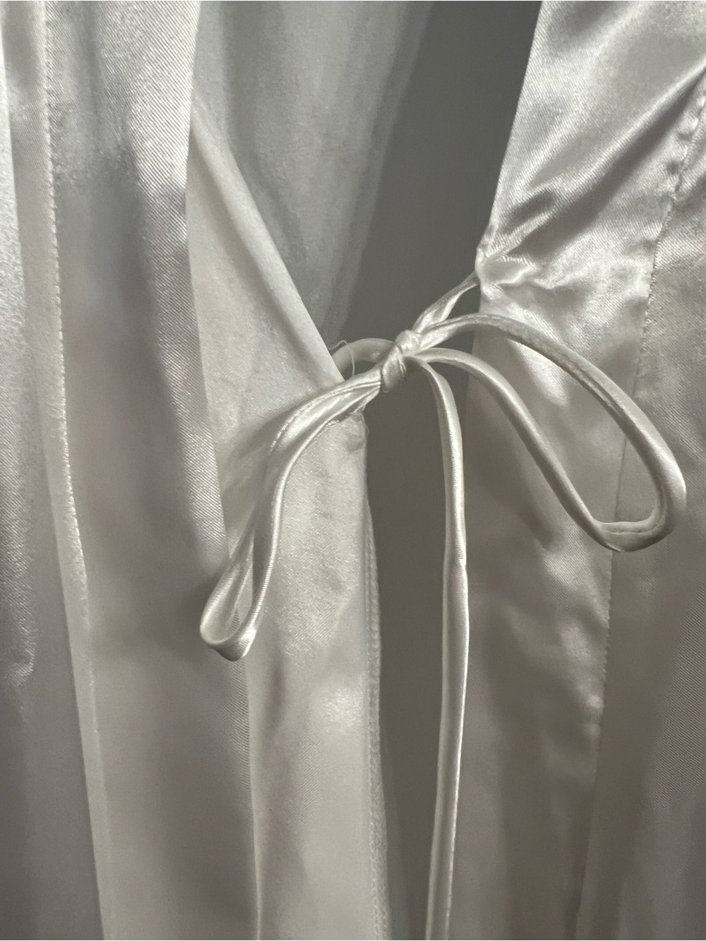 Lily Bloom Ivory Satin Robe with Floral Lace Shoulders - Picture 7 of 11